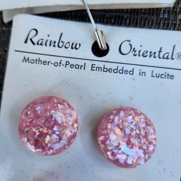14 Rainbow Oriental 3/4" pink lucite buttons vintage on original cards - Picture 4 of 7